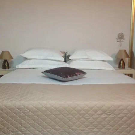 Hani Apartment Split